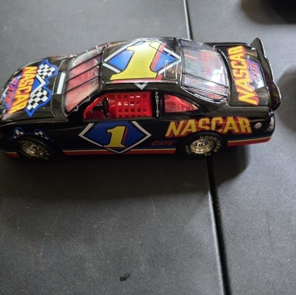 MYRTLE BEACH NASCAR CAFE 1/24 #1 PONTIAC GRAND PRIX ACTION DIECAST